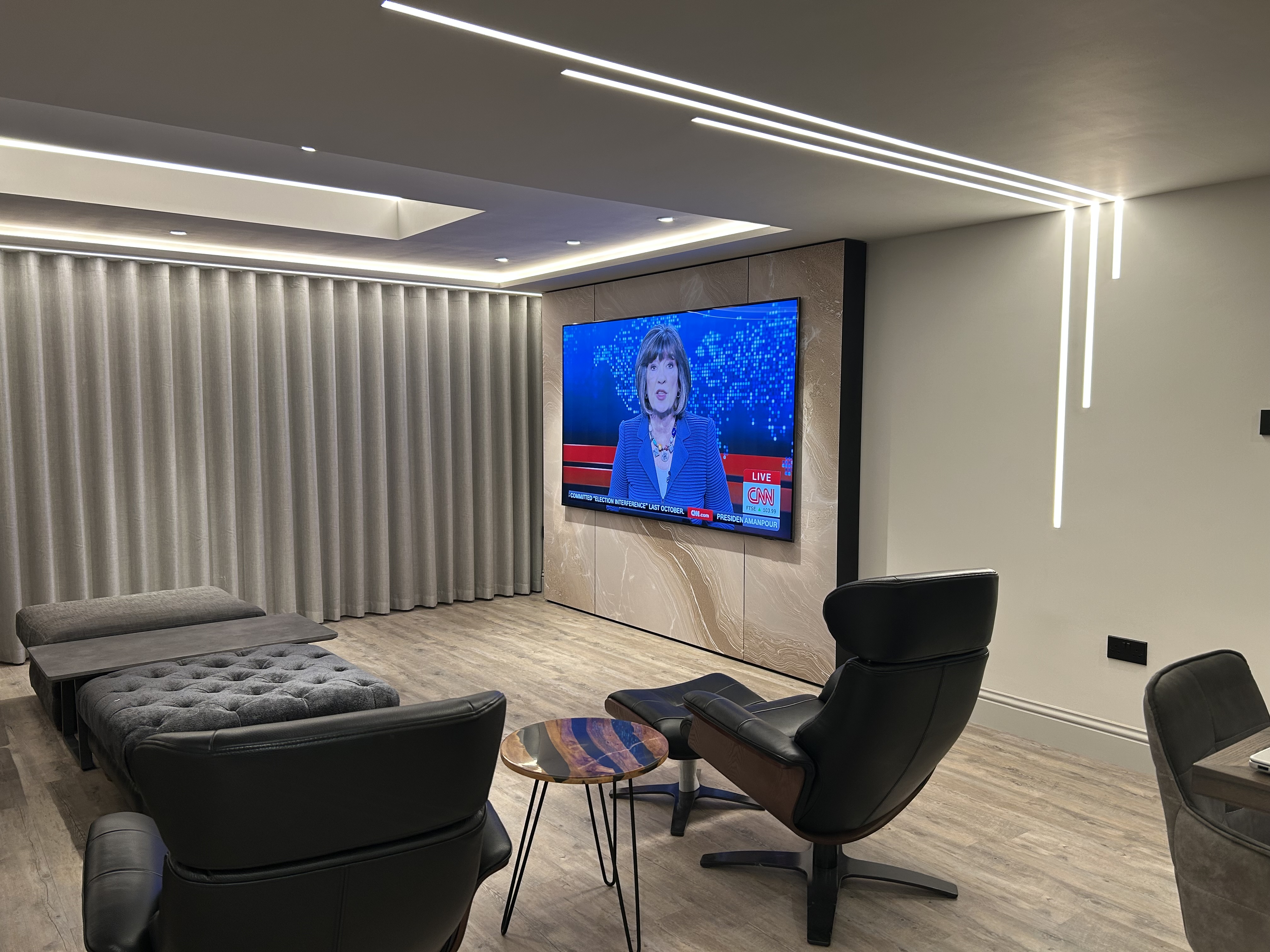 Living room with linear lighting